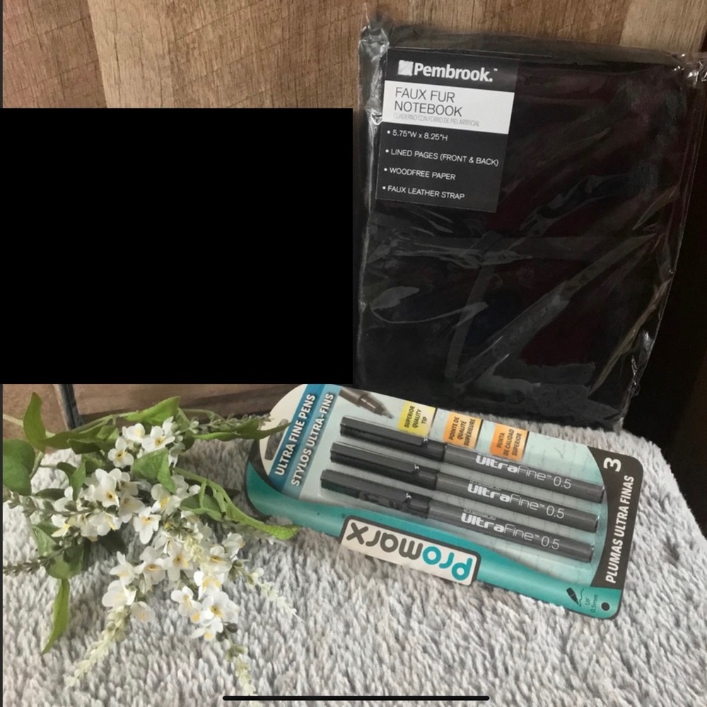 NWT, 4pc CHIC ✨ office supplies set.